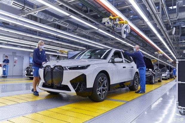 BMW iX德國(guó)丁格芬工廠投產(chǎn) 電氣科技領(lǐng)域的技術(shù)開發(fā)新里程碑